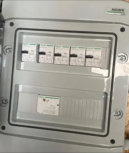 Tablou etanș cu siguranțe automate