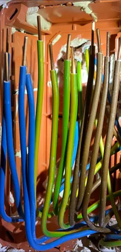 Circuite separate, cleme etichetate